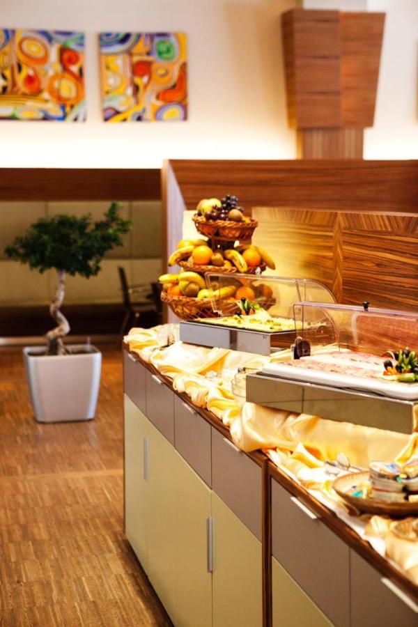 The Gerald'S Hotel Radauti Ngoại thất bức ảnh