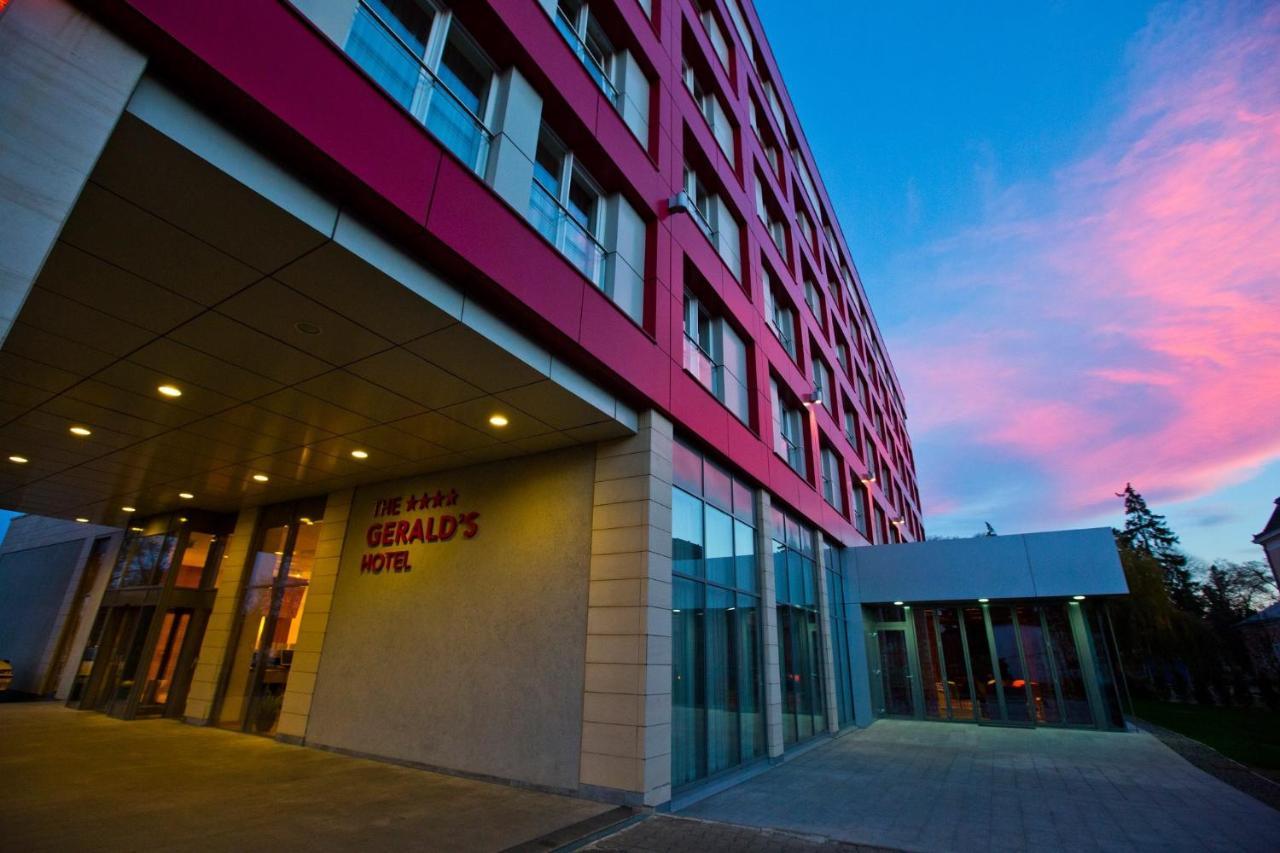 The Gerald'S Hotel Radauti Ngoại thất bức ảnh