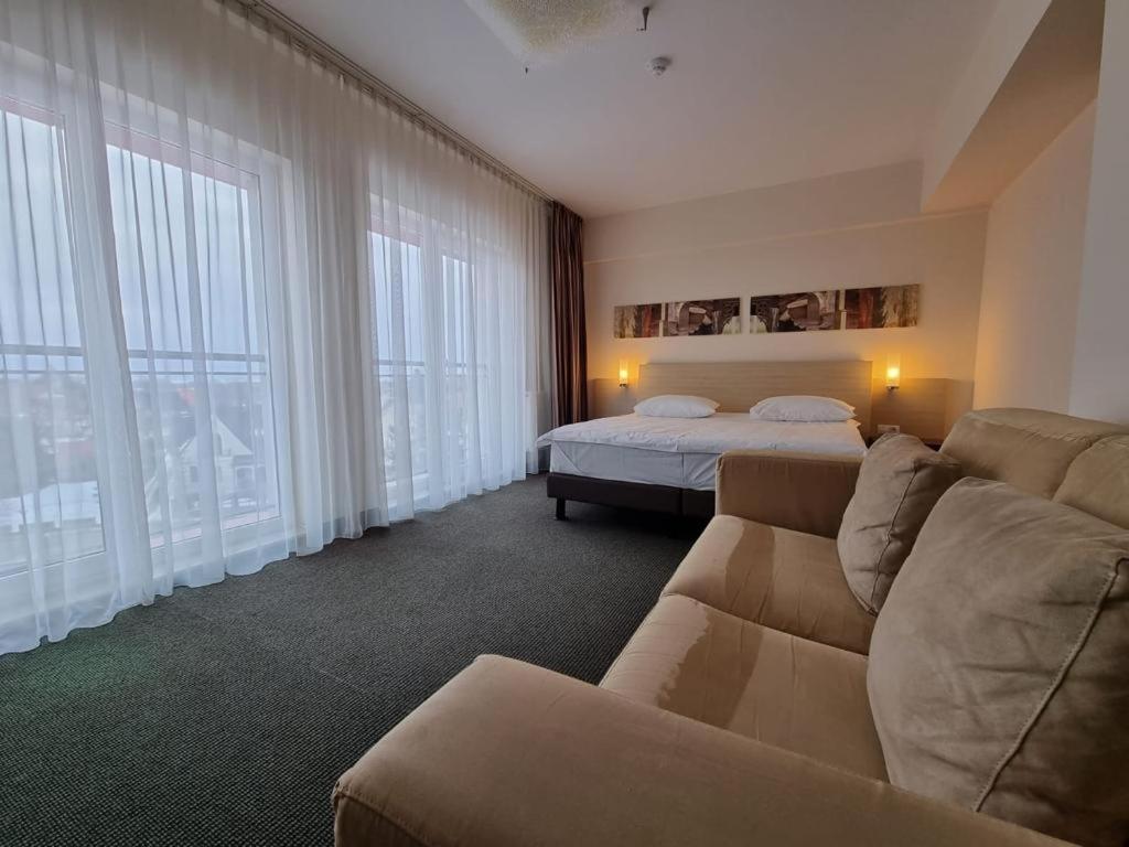 The Gerald'S Hotel Radauti Ngoại thất bức ảnh