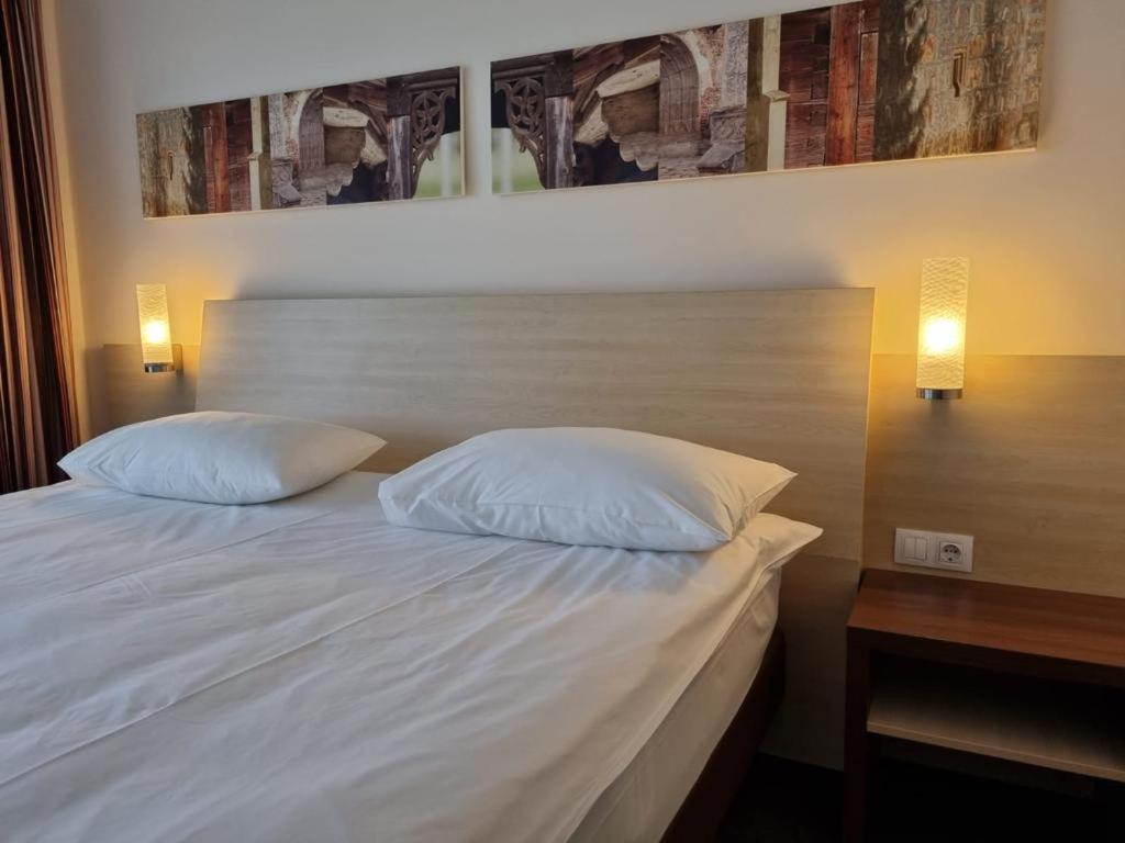 The Gerald'S Hotel Radauti Ngoại thất bức ảnh
