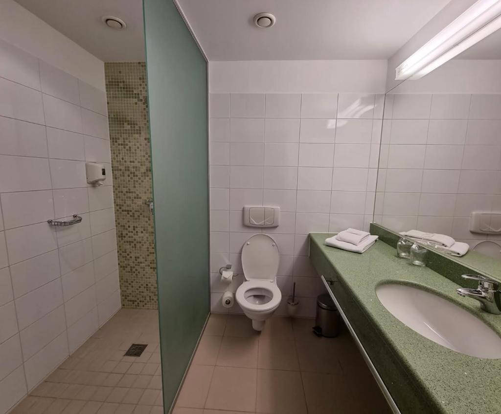 The Gerald'S Hotel Radauti Ngoại thất bức ảnh