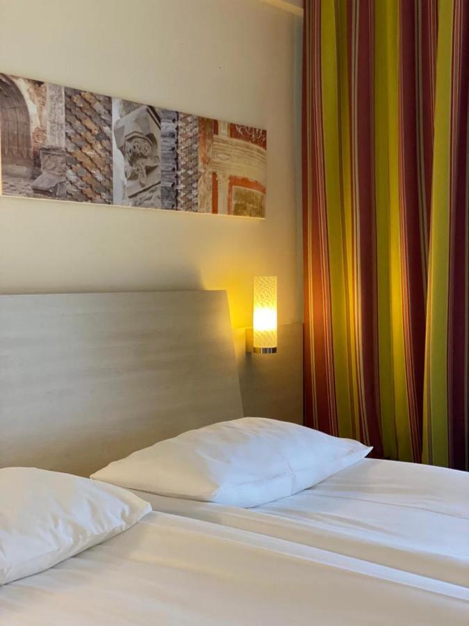 The Gerald'S Hotel Radauti Ngoại thất bức ảnh
