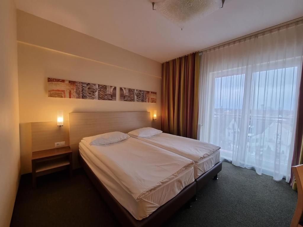 The Gerald'S Hotel Radauti Ngoại thất bức ảnh