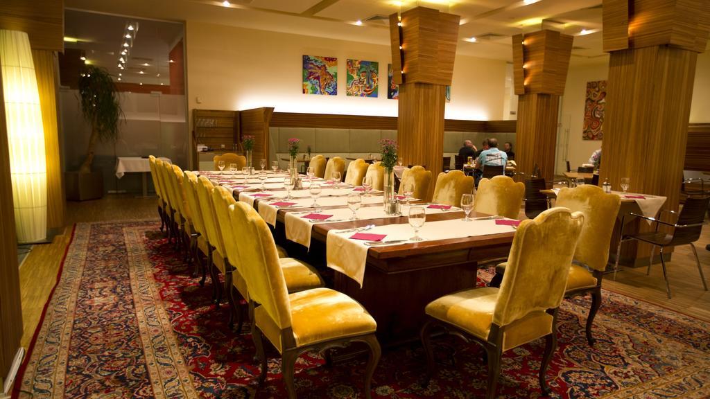 The Gerald'S Hotel Radauti Ngoại thất bức ảnh