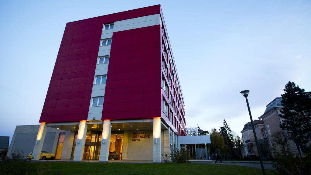 The Gerald'S Hotel Radauti Ngoại thất bức ảnh