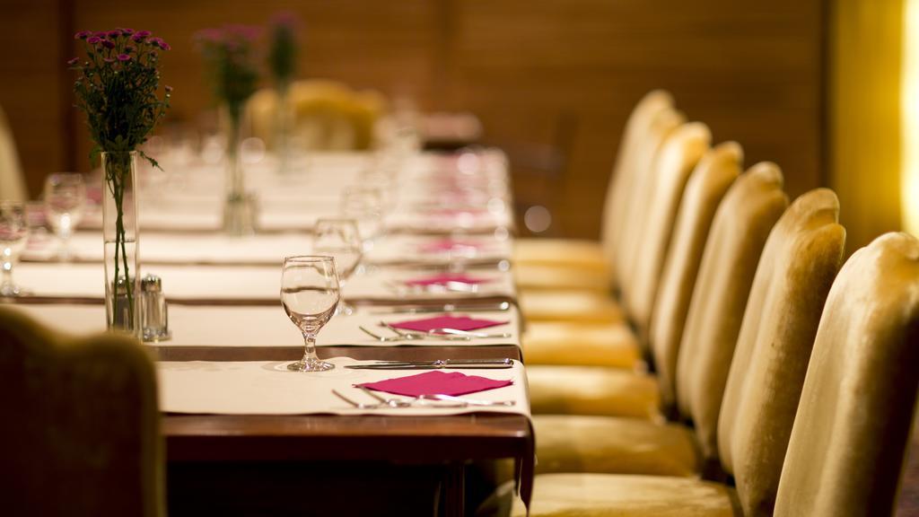 The Gerald'S Hotel Radauti Ngoại thất bức ảnh