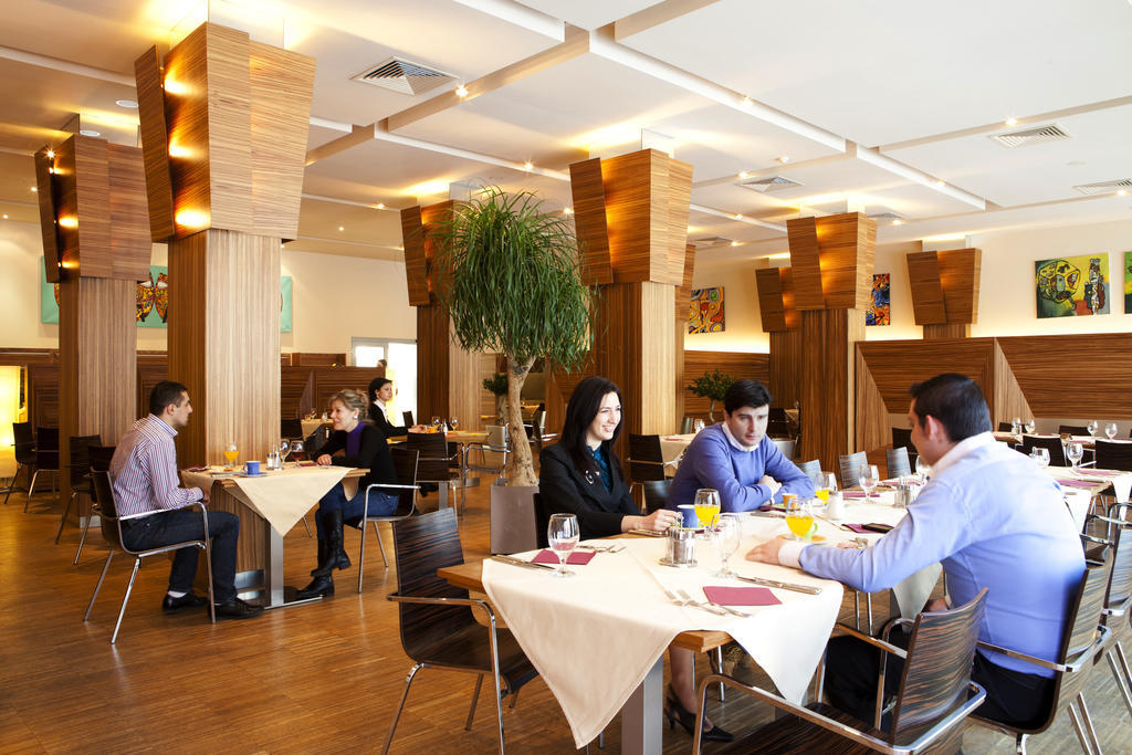The Gerald'S Hotel Radauti Ngoại thất bức ảnh
